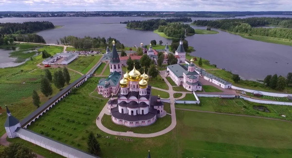 Иверский монастырь на Валдае на озере. Фотографии, экскурсия, расписание услуг.
