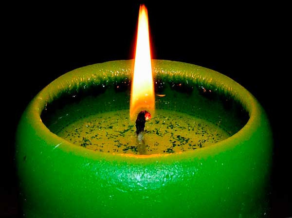 зеленая свеча