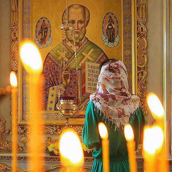 Перед иконой святого Николая Чудотворца
