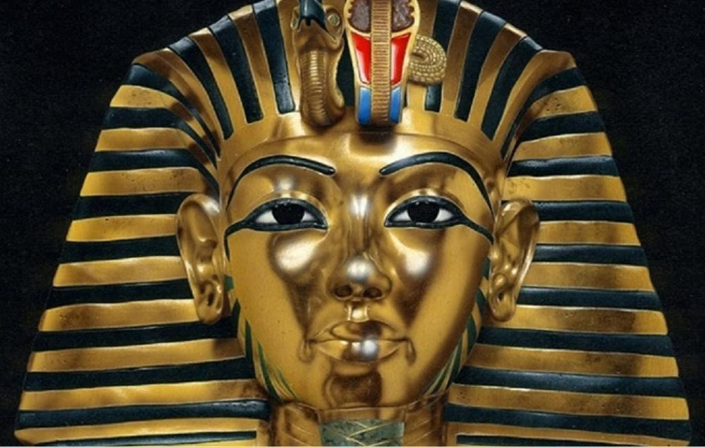 Как иноземная принцесса Нефертити, она стала царицей Египта, у которой было 6 дочерей