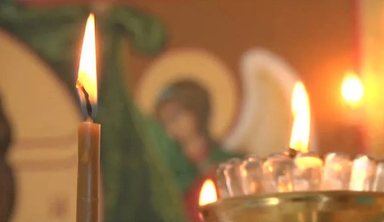 Как правильно поставить свечу в церкви: суеверия