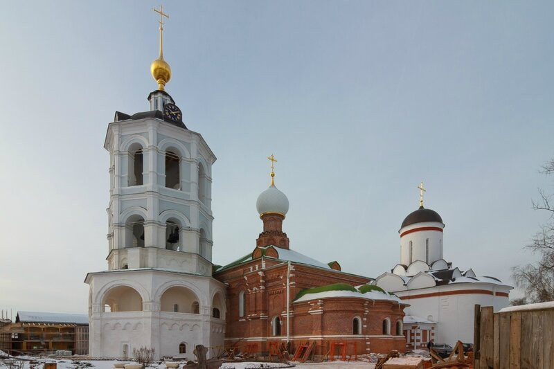 Колокольня, православная церковь Сергия Радонежского и собор Николая Чудотворца в Николаево-Пещенском монастыре