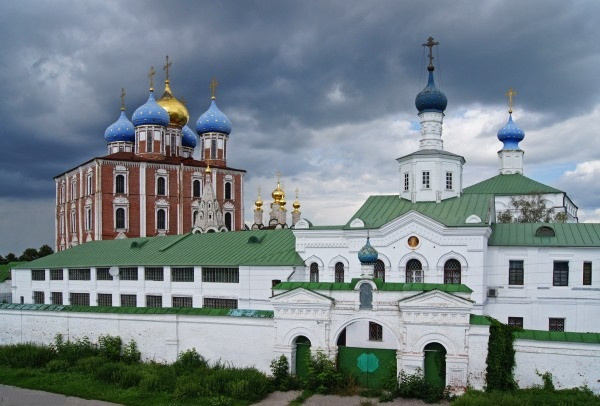 Спасо-Преображенский монастырь, Рязань. Расписание служб, святыни, иконы, адрес.