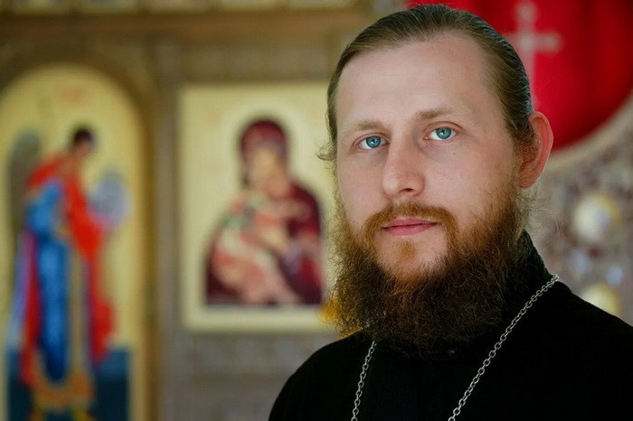 Священник Владимир Панарин