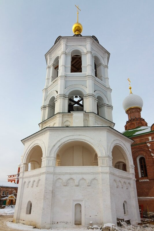 Колокольня с Богоявленской церковью в Николаево-Печенском монастыре