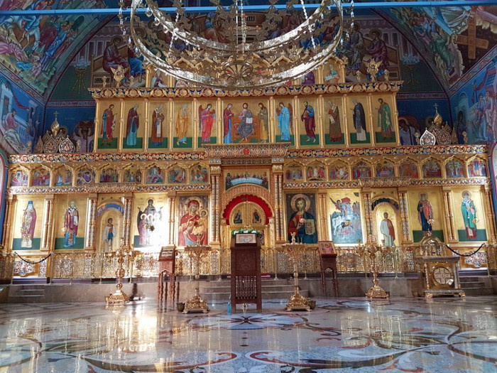 Украшения в церкви Георгия Победоносца в Сургуте