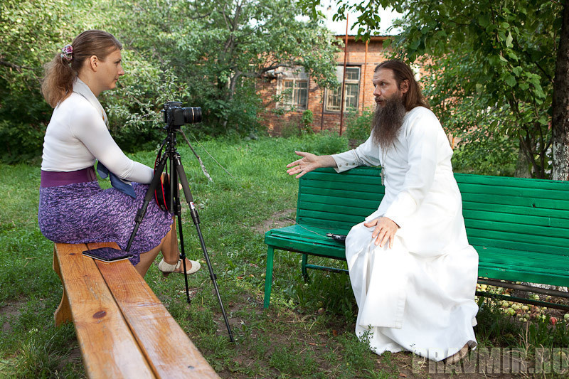 Беседа с первосвященником Артемием Владимировым. Фото Юлии Маковейчук (15)