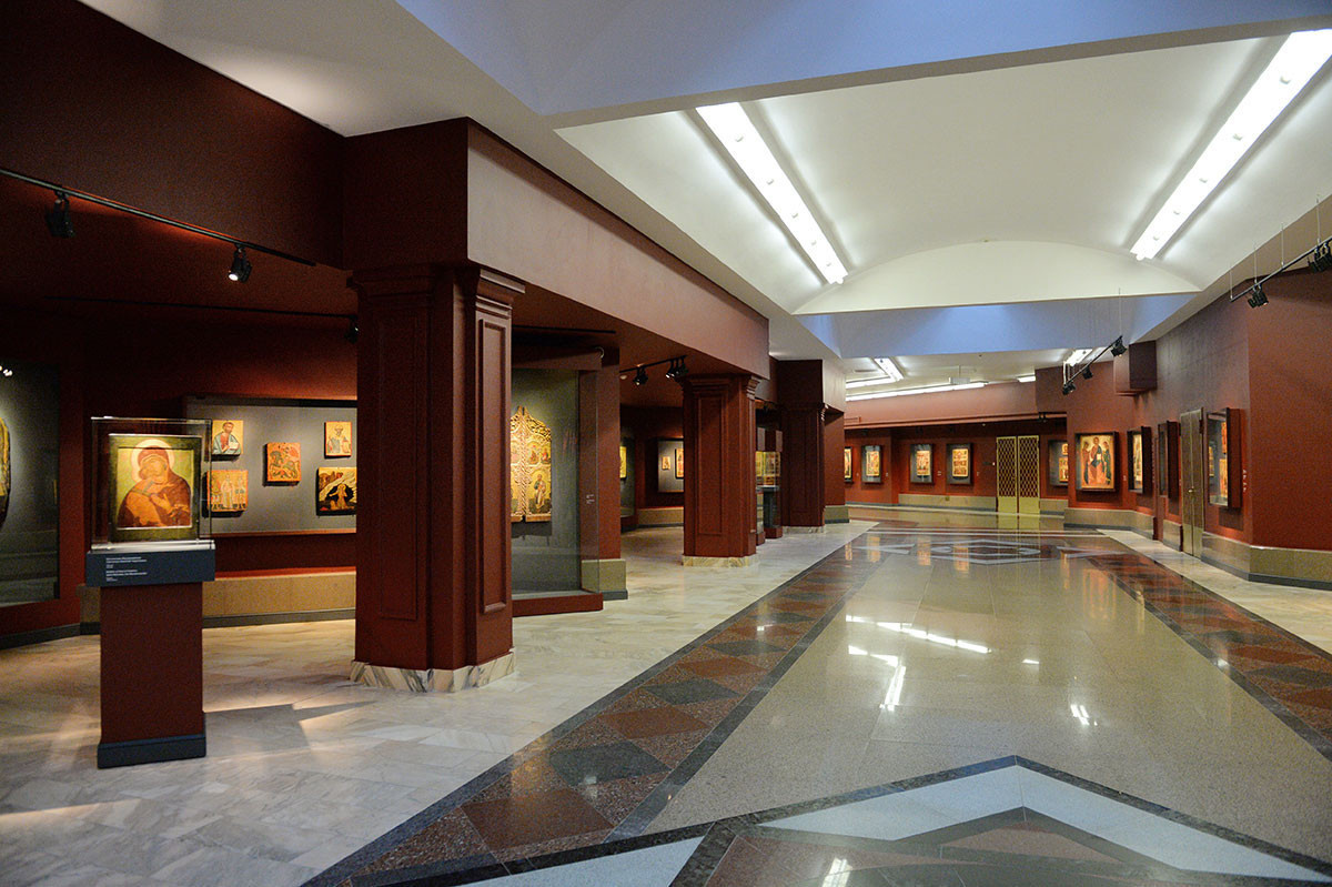 Патриарший музей истории церковного искусства в Храме Христа Спасителя в Москве.