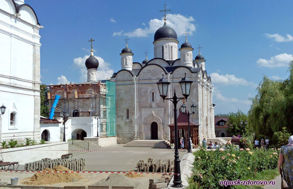 Введенский Владычный женский монастырь в Серпухове.