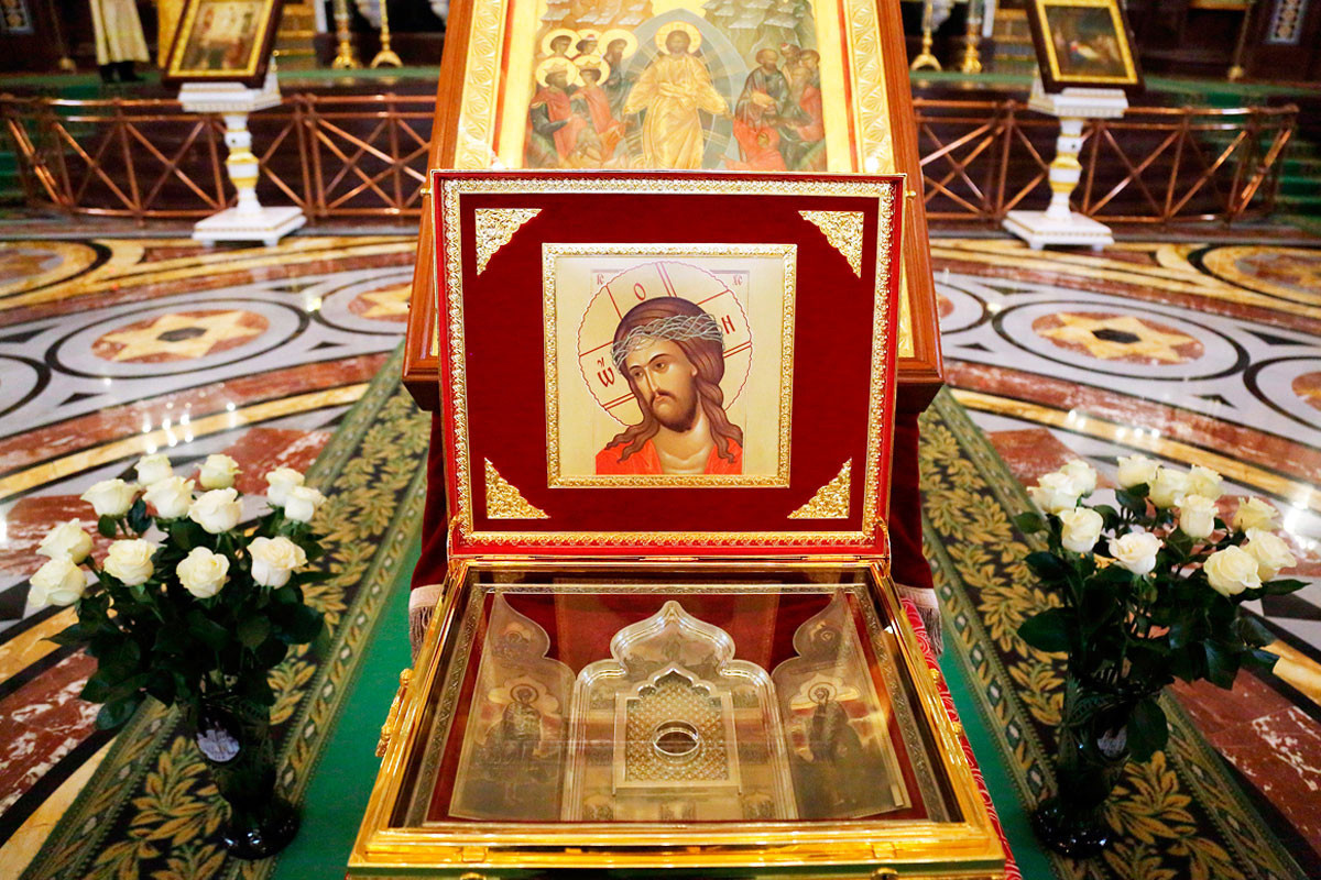 Фрагмент мантии Господа и Спасителя Иисуса Христа в Храме Христа Спасителя в Москве
