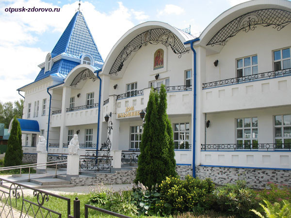 Паломнический дом рядом с Казанским Раифским монастырем