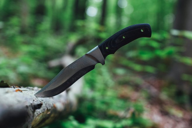 Нож в лесу