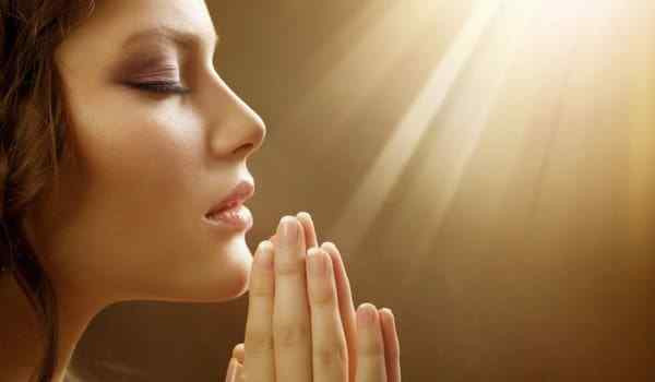 Различия между заговорами и молитвами
