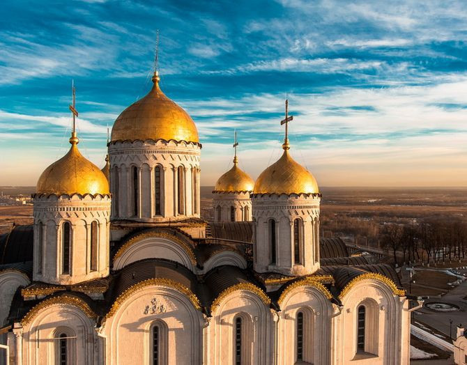 Шлемовидные купола Успенского собора во Владимире
