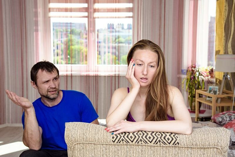 Жена провоцирует конфликт между мужем: вынуждает его уйти из семьи