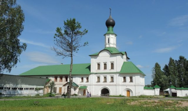 Троицкий Антониев Сийский мужской монастырь