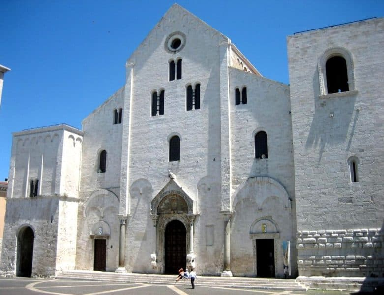 Рис. 3. Церковь Святителя Николая Чудотворца в Бари (Италия)