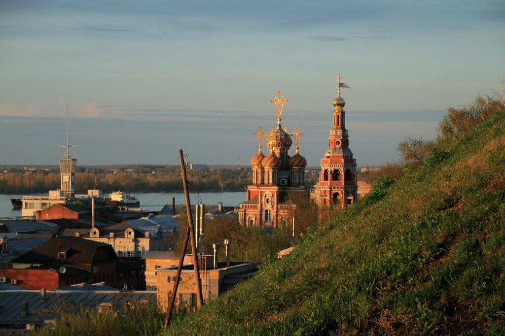 Строгановская церковь и речной вокзал, Нижний Новгород