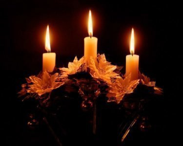 Три церковные свечи