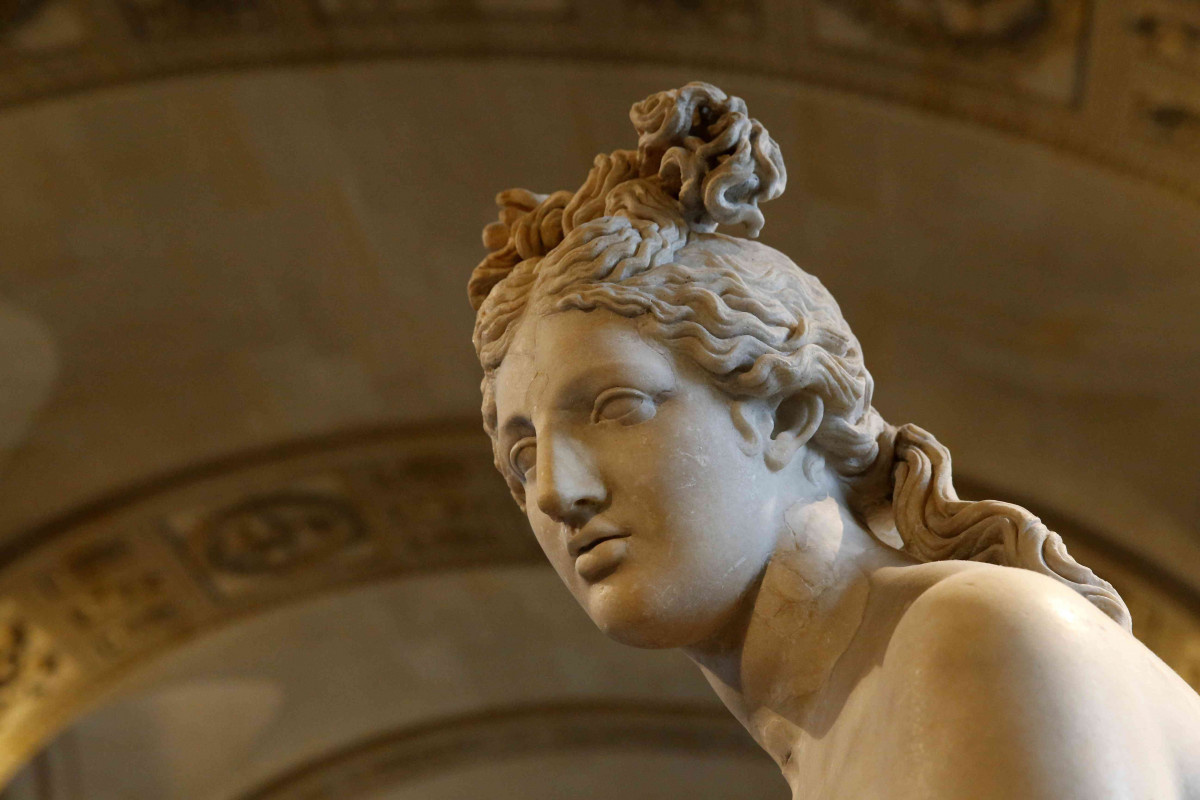 Любящая греческая богиня Афродита о том, почему она вышла замуж за уродливого бога Гефеста.