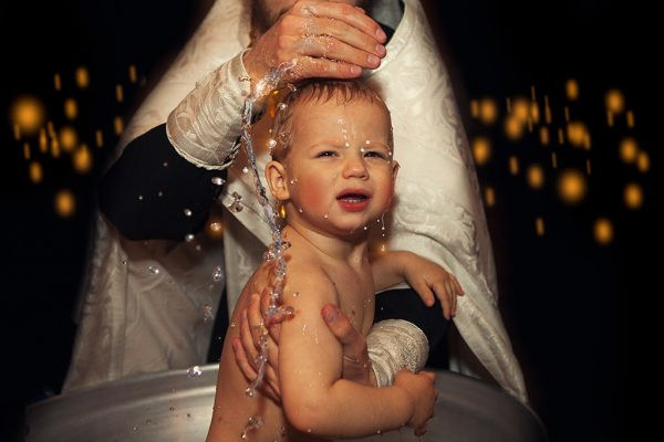 Церемония крещения ребенка