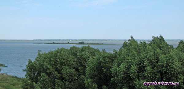 Озеро Неро как вид со смотровой площадки Спасо-Яковлевского монастыря