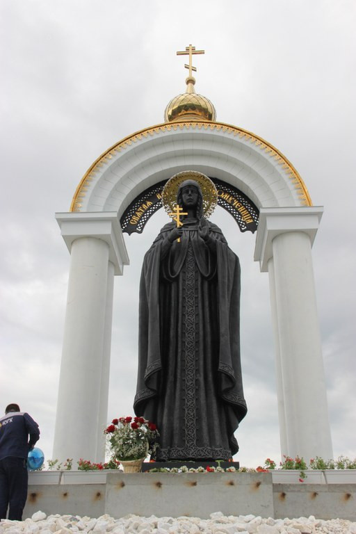 Скульптура великомученицы Варвары в Пласте Челябинской области