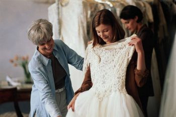 Почему нельзя мерить свадебное платье незамужней девушке просто так?