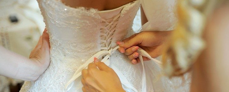 Почему нельзя мерить свадебное платье незамужней девушке просто так?