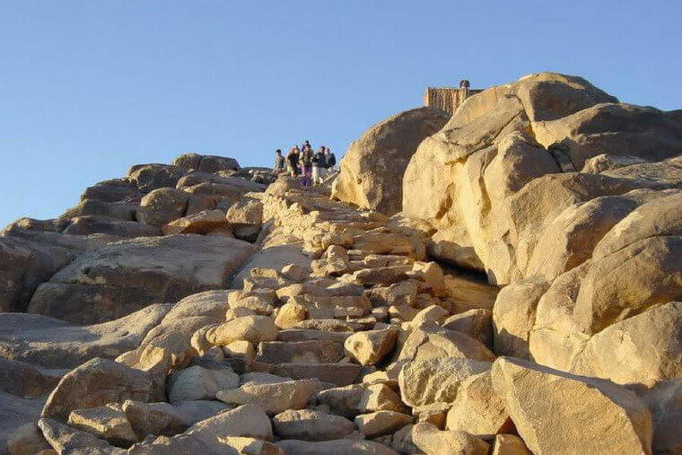 Каменные ступени на гору Моисея