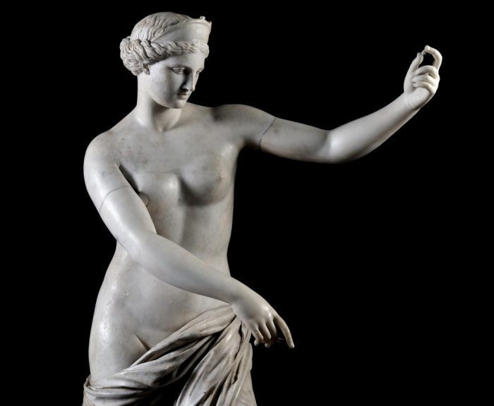 Любящая греческая богиня Афродита о том, почему она вышла замуж за уродливого бога Гефеста.