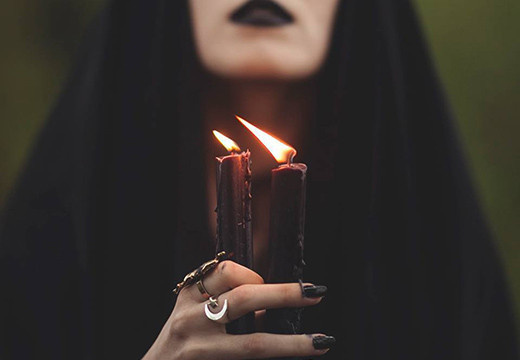 ведьма и черные свечи