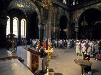 Святой монастырь открыт ежедневно, в праздничные дни проводятся службы