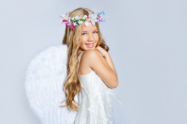 Девушка в костюме ангела