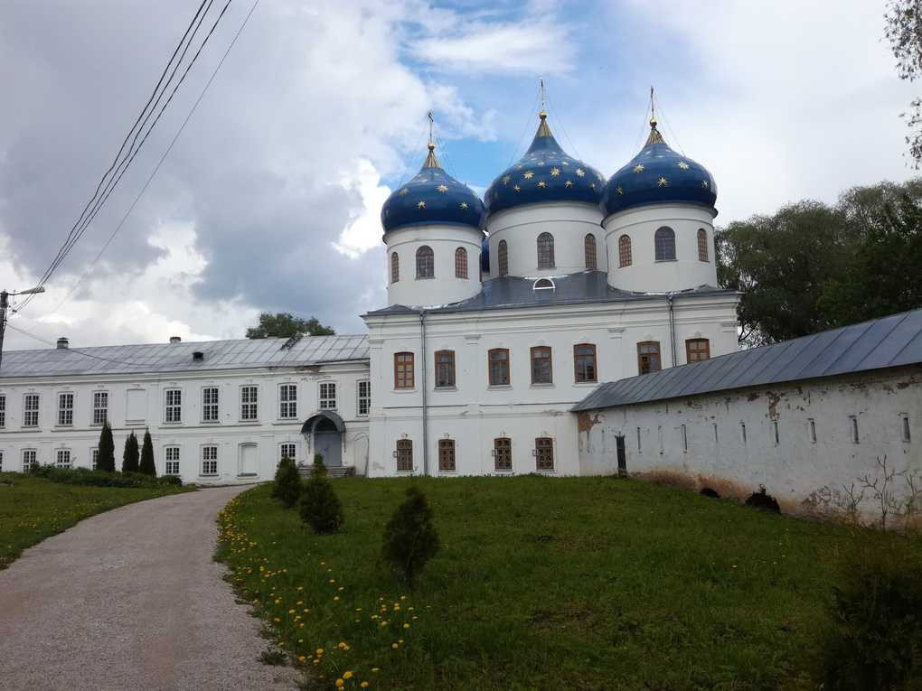 Виды монастырей в России