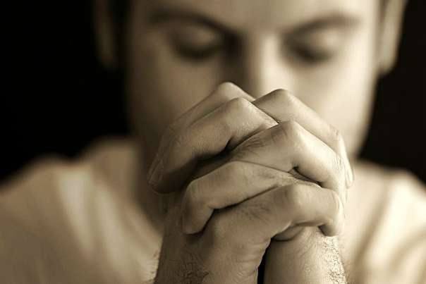 человек молиться